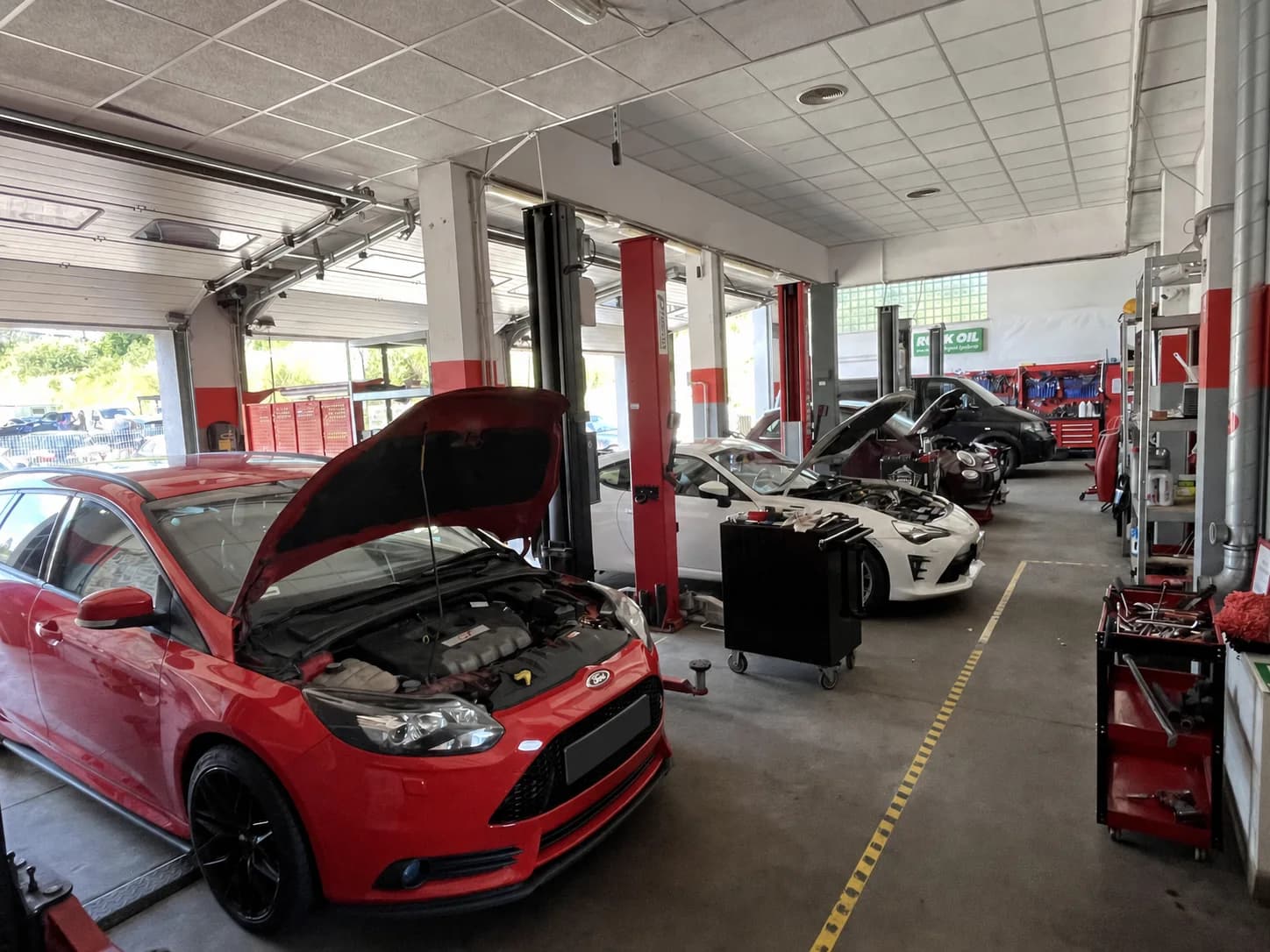 eCarService Szemud workshop and facilities